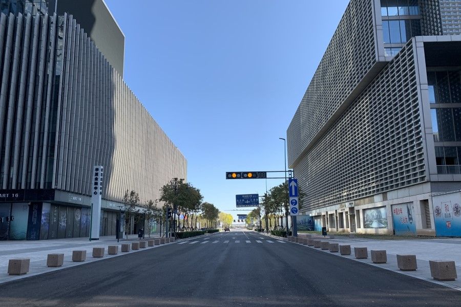 An empty street in Yujiapu in mid-day.