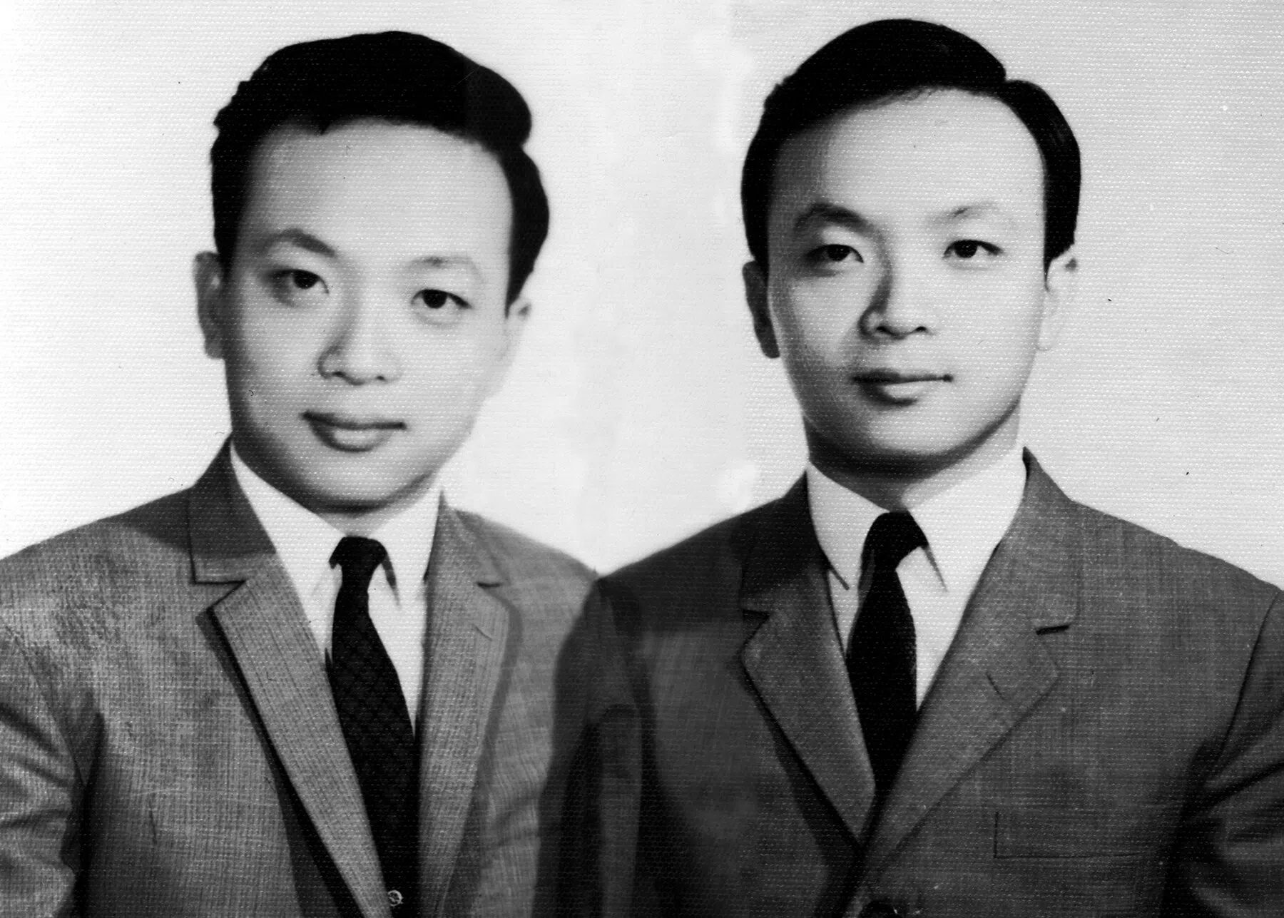 Chang Hsiao-yen (right) and Chang Hsiao-tzu at 25 years old in 1967, looking dashing and confident.