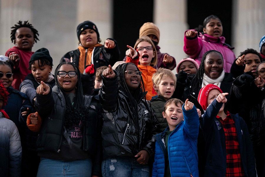 Students at the Lincoln Memorial on 12 January 2024 in Washington, DC. (Kent Nishimura/AFP)