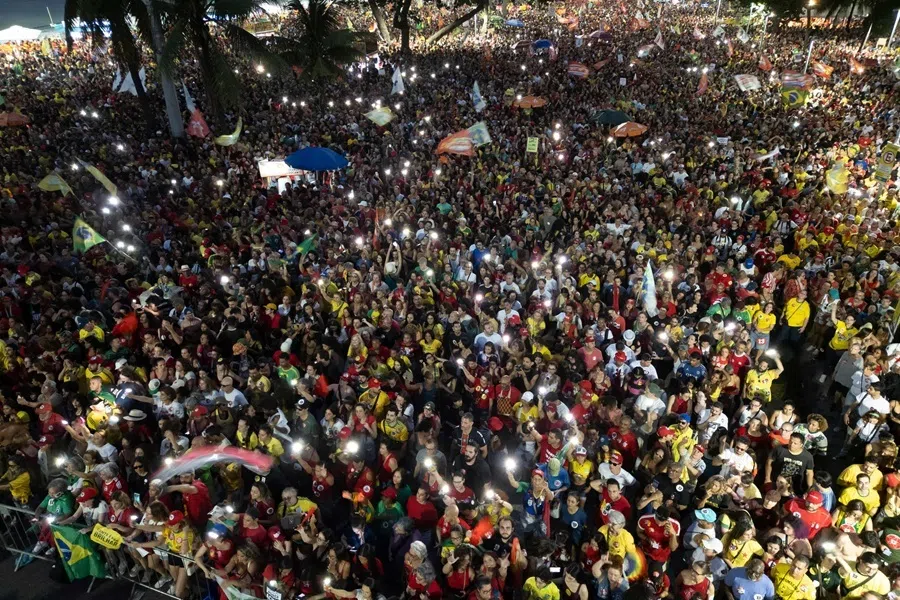 Aerial view shows people attending the "Ato Musical pela Democracia" (Musical Act for Democracy), a concert held in defence of democracy, at Copacabana Beach in Rio de Janeiro, Brazil, on 18 October 2026, one week before the presidential runoff.