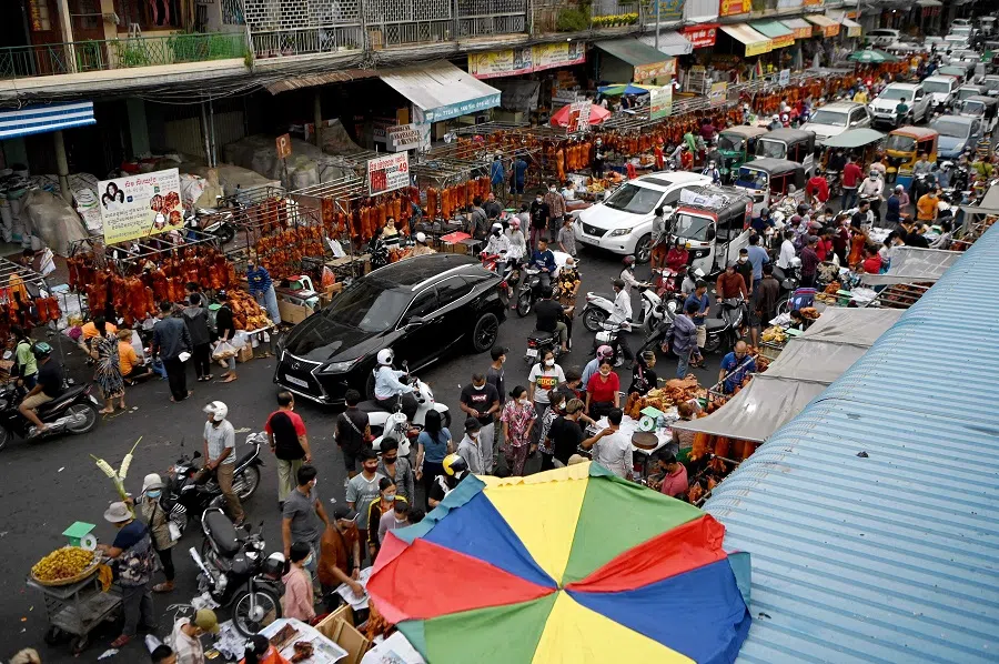 This general view shows shoppers visiting a roasted pig market in Phnom Penh, Cambodia, on 31 January 2022. (Tang Chhin Sothy/AFP)
