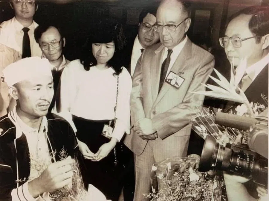 China Times chairman Yu Chi-chung came to the airport to welcome me back to Taipei after I suffered severe gunshot wounds while covering the Tiananmen incident.