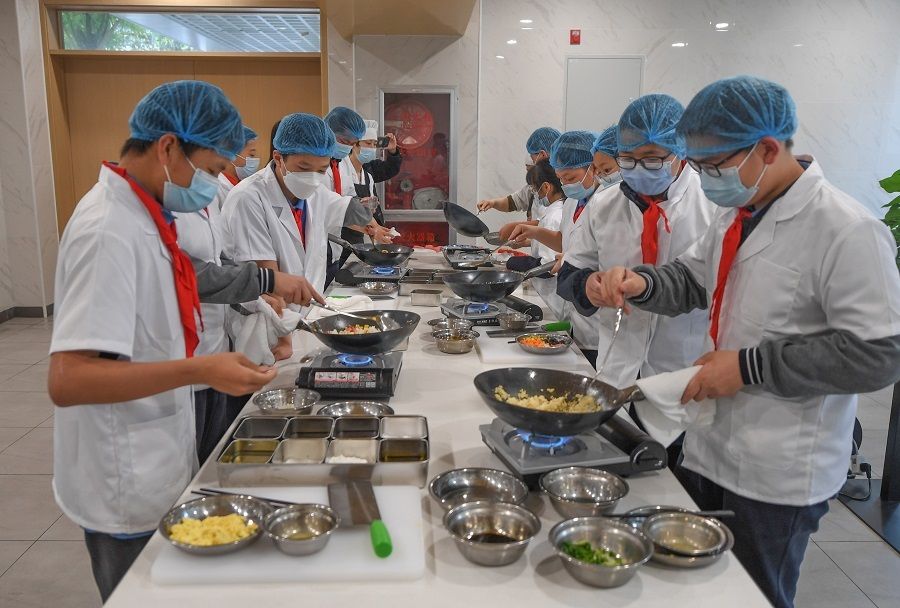 Secondary school students learn cooking in school, in Hangzhou, Zhejiang province, China, on 13 May 2022. (CNS)