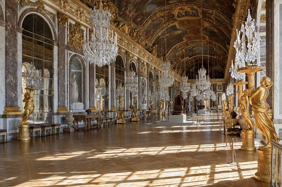 The Galerie des Glaces (Hall of Mirrors) in the Palace of Versailles, Versailles, France. (Photo: Myrabella/Licensed under CC BY-SA 3.0)