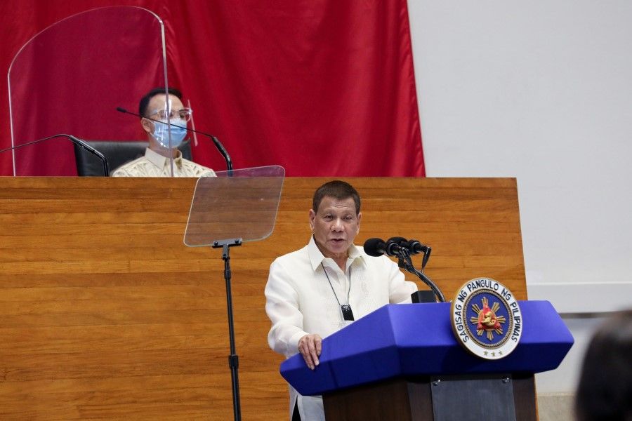This handout photo taken and released on 27 July 2020 by the Philippines' Presidential Photo Division (PPD) shows Philippine President Rodrigo Duterte (R) delivering his annual State of the Nation Address in congress in Manila. (Robinson Ninal/Philippines' Presidential Photographers Division (PPD)/AFP)