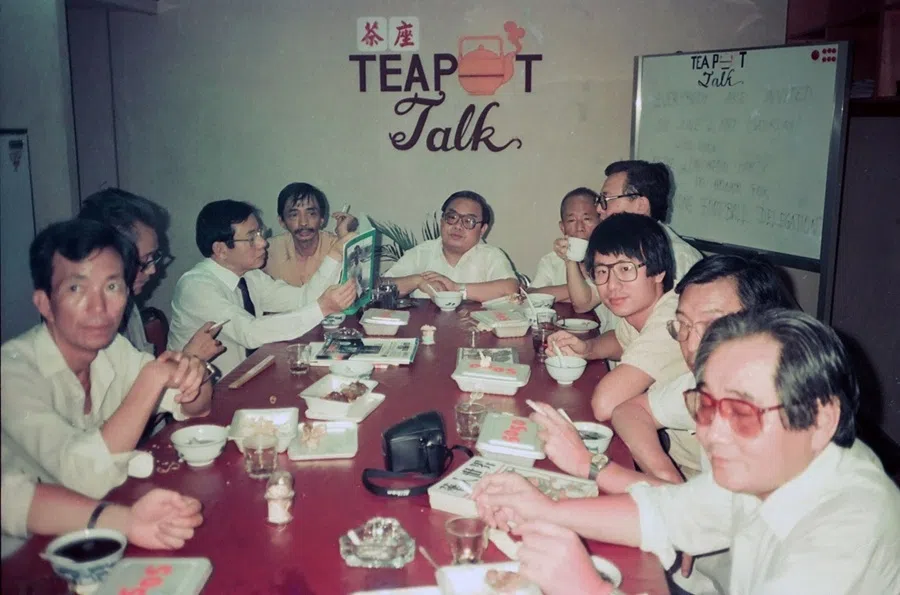 A meeting of editors from the Philippines’ Chinese-language press in 1987, at a time of intense political turmoil.