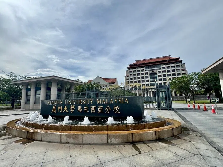 Xiamen University was the first Chinese university to establish a branch campus overseas. The picture shows the south gate of Xiamen University’s Malaysia campus.