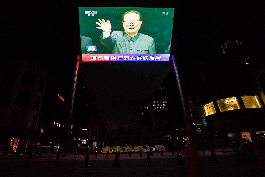 A screen broadcasts news footage of former Chinese President Jiang Zemin following his death, in Beijing, China, 30 November 2022. (Tingshu Wang/Reuters)