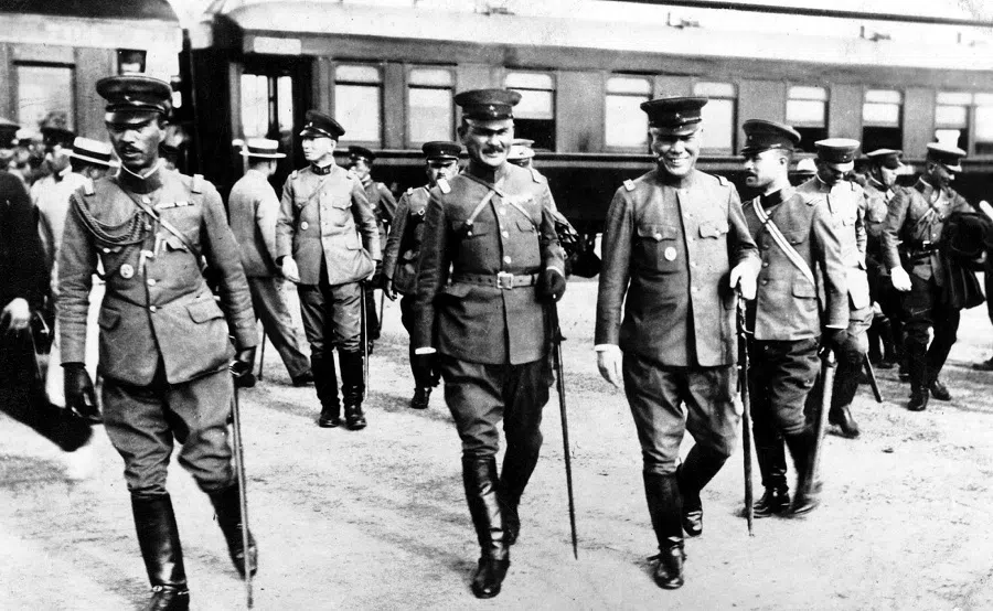 At the end of 1931, Japanese military leaders arrived in Shenyang, commanding the occupation of northeast China.