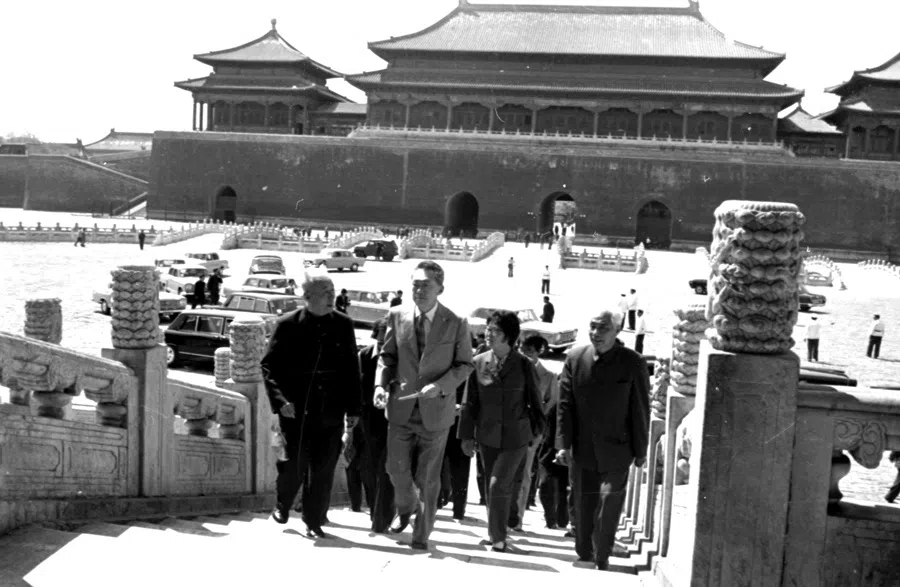 Singapore’s Prime Minister Lee Kuan Yew visits the Forbidden City during his 14-day goodwill tour of China in May 1976. (SPH Media)