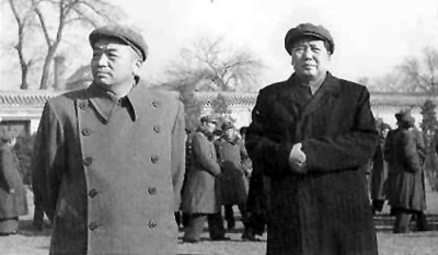 Peng Dehuai (left) and Mao Zedong (right) in 1953. (Wikimedia)