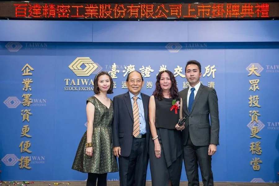 Michael Wee (second from left) and his wife (second from right), youngest daughter Wee Shi Han and eldest son Kelvin Wee at the company’s IPO in Taiwan.