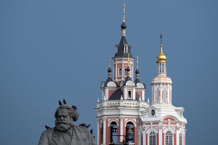 A monument of German philosopher Karl Marx in Moscow, Russia, 19 June 2020. (Evgenia Novozhenina/Reuters)