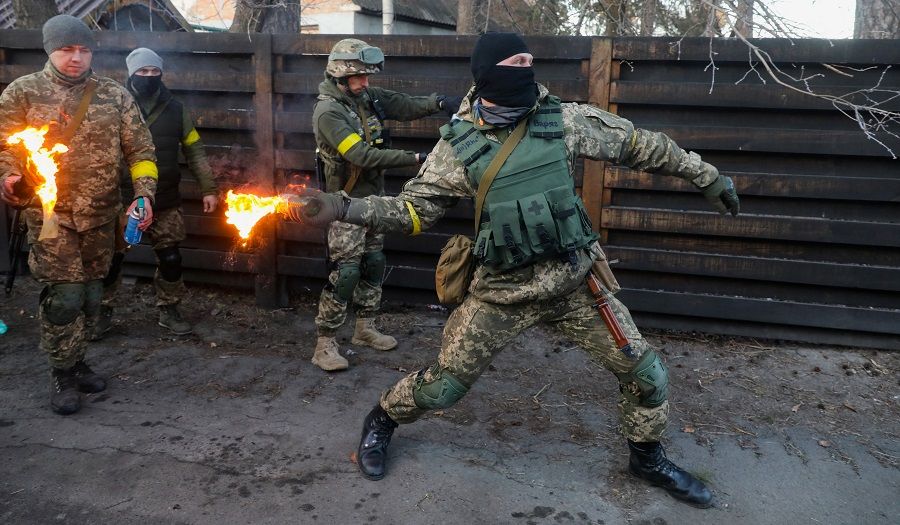 A member of the Ukrainian Territorial Defence Forces trains to throw Molotov cocktails to defend the city, as Russia's invasion of Ukraine continues, in Kyiv, Ukraine, 10 March 2022. (Mykola Tymchenko/Reuters)