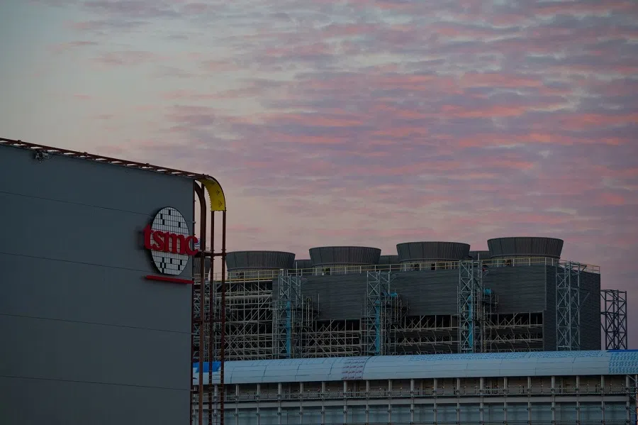 Signage outside the Taiwan Semiconductor Manufacturing Co. facility under construction in Phoenix, Arizona, US, on 6 December 2022. (Caitlin O'Hara/Bloomberg)