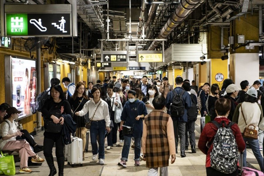 Travellers heading to mainland China at the MTR Corp. Sheung Shui station in Hong Kong, China, on 19 January 2024. (Qilai Shen/Bloomberg)