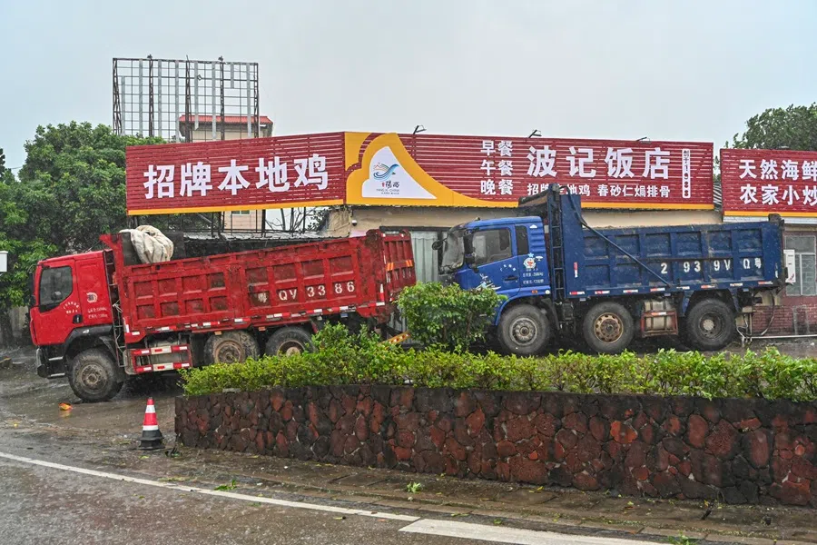 On 24 September, trucks park in front of a shop in Yangxi county, Yangjiang, Guangdong, during a typhoon. (Chen Jimin/China News Service)