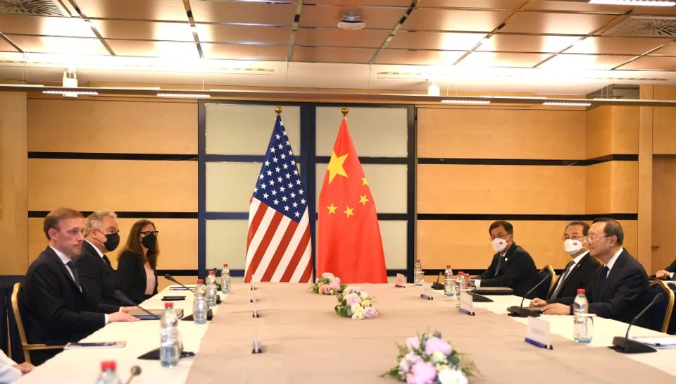 Yang Jiechi (first from right) and Jake Sullivan (first from left) at their meeting in Luxembourg, 13 June 2022. (Xinhua)