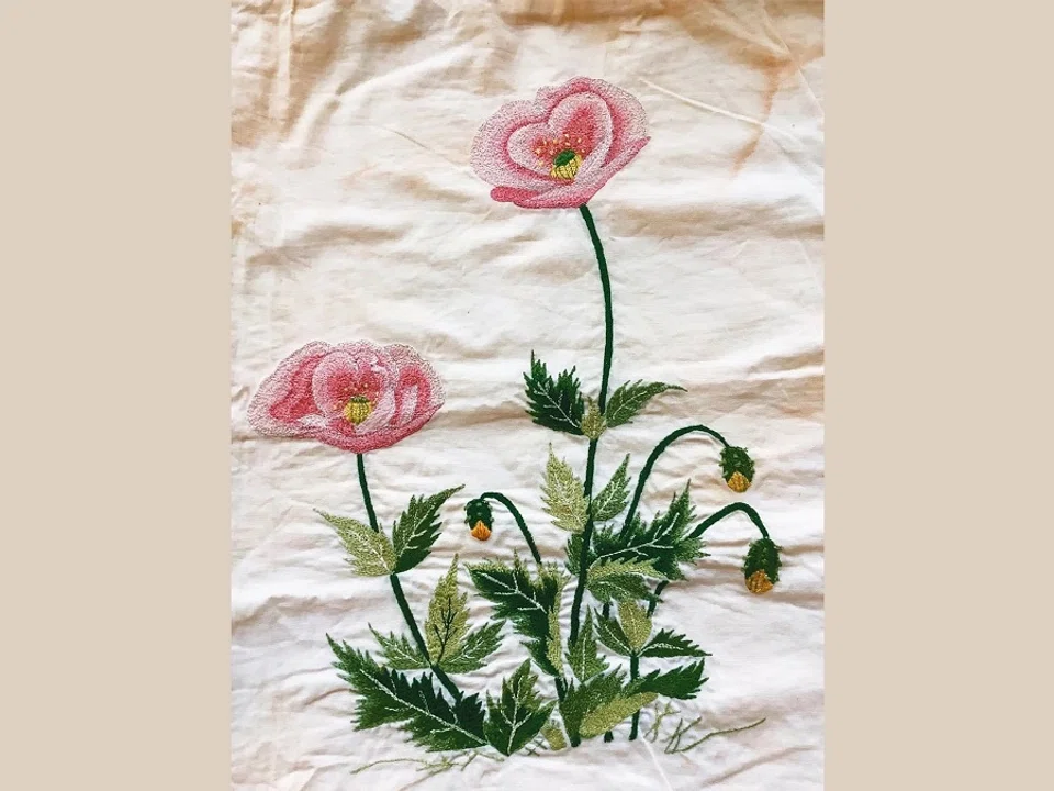 Mother's embroidery draft on coarse fabric. (Photo provided by Chiang Hsun)