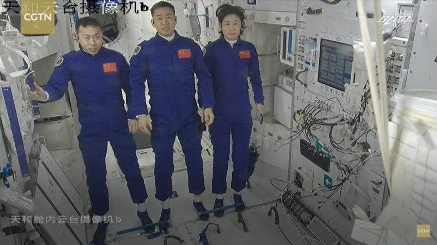 A screen grab of a video showing Cai Xuzhe, Chen Dong and Liu Yang in space. (Internet)