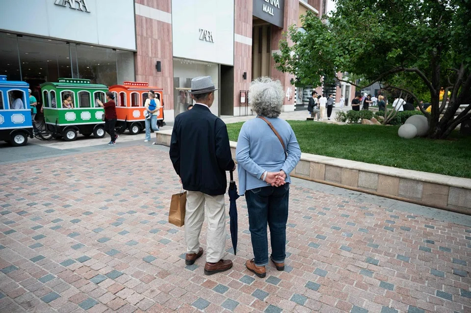 An elderly couple at a shopping mall in Beijing, China, on 19 May 2024. (Greg Baker/AFP)