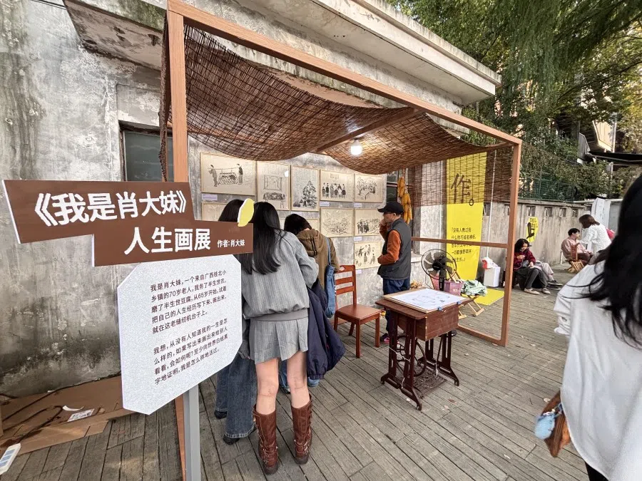 Sister Xiao’s kiosk at the literature festival.