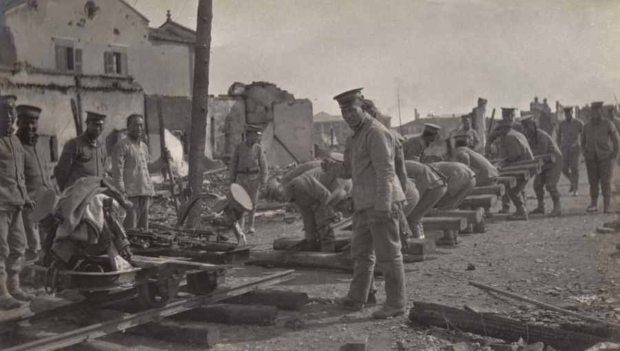 Soldiers of the Chinese imperial army in Hankou, China, during the 1911 Xinhai Revolution. (Getty Images)
