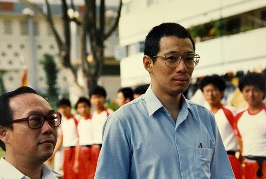 Minister for Trade and Industry Lee Hsien Loong conducting a grassroots visit in 1987.