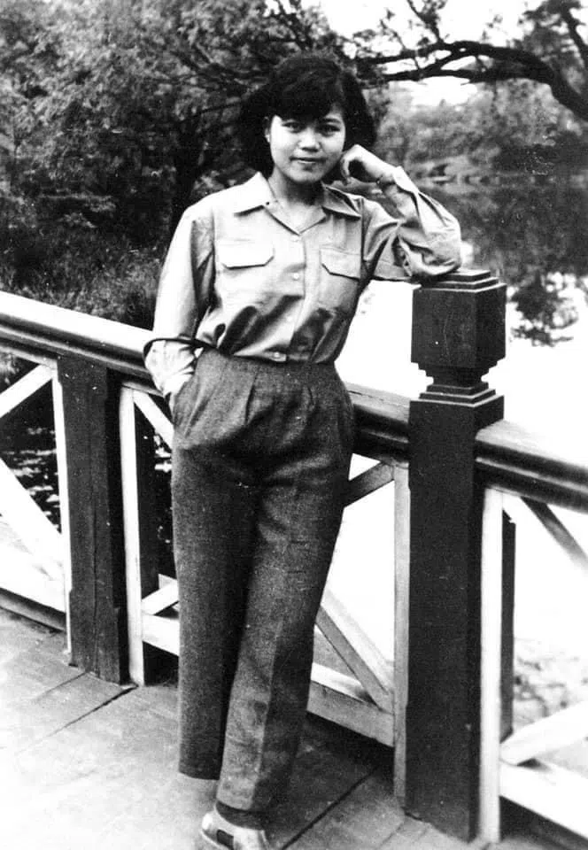 In 1952, Lin Liyun went to Beijing alone to attend university.