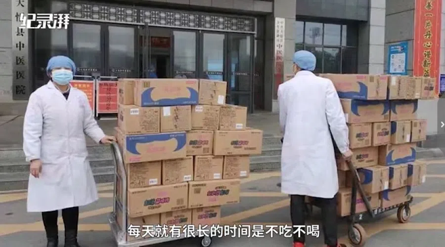 Delivery sanitary necessities for female frontline healthcare workers. (Internet)