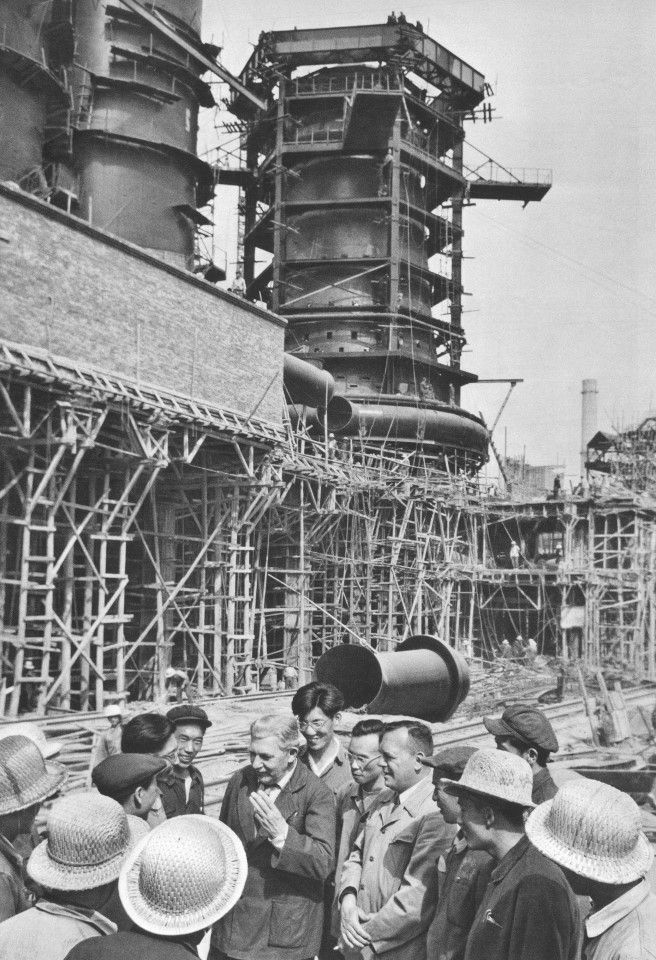 In the early 1950s, experts from the Soviet Union taught the Chinese people skills at a Wuhan steel plant. The Soviet Union sent large numbers of industrial experts to support China's development.
