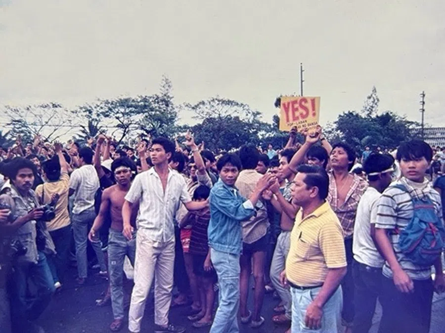 Supporters loyal to former President Ferdinand Marcos in 1987.