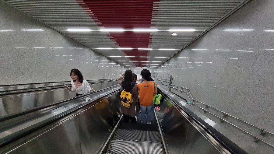 Seven escalators downhill are needed to reach the gantry from Entrance/Exit No. 4. (Photo: Edwin Ong)