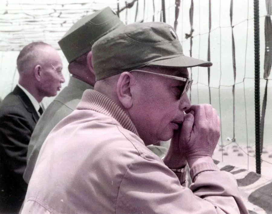 Chiang Ching-kuo, director of the Political Warfare Department, and other senior military and political leaders of the Nationalist government looking towards Xiamen Island from Kinmen, 1960s.