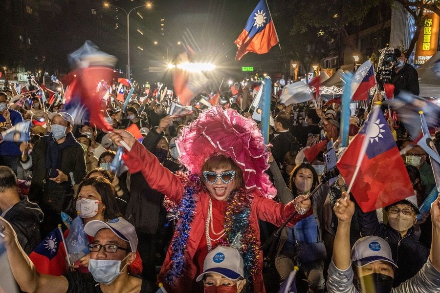 Supporters of Kuomintang (KMT) celebrate preliminary results in the Taipei mayoral election at a rally in Taipei, Taiwan, on 26 November 2022. (Lam Yik Fei/Bloomberg)