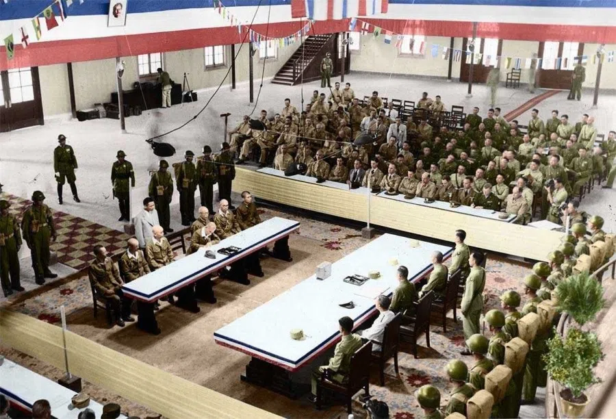 On 9 September 1945, the Japanese surrender was held in Nanjing. Apart from Chinese and Japanese representatives, over 1,000 Allied representatives, China-based representatives and international media attended the ceremony.