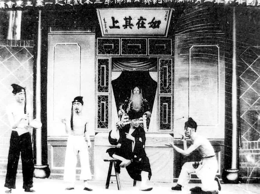 A production of Ji Gong by the Sanqing Hui opera troupe, 1937. (Internet)