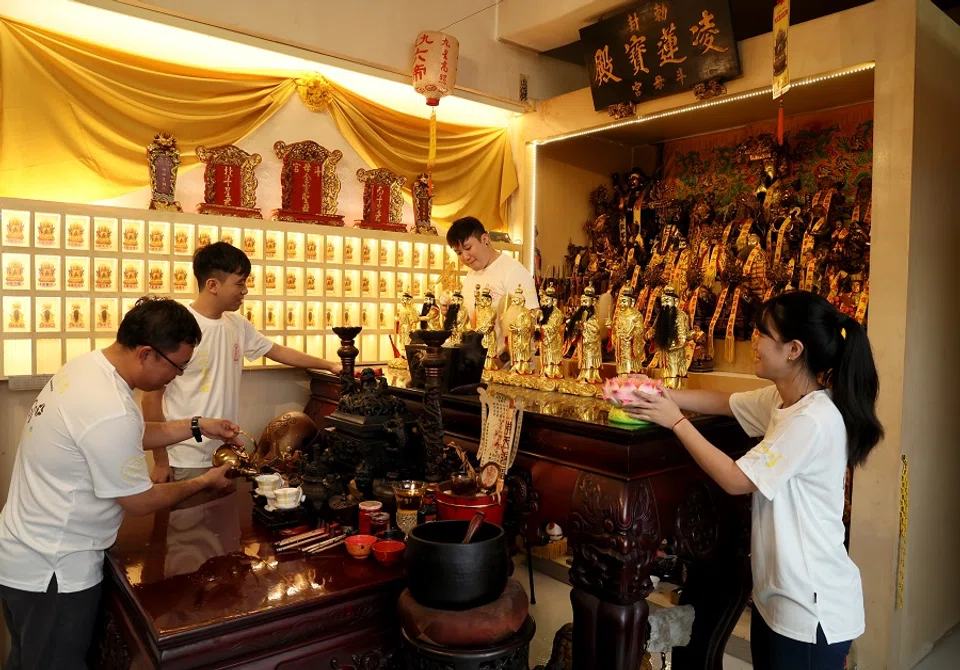 Ling Lian Bao Dian Kew Ong Yah is a small but lively temple saved and restored by a group of young people.