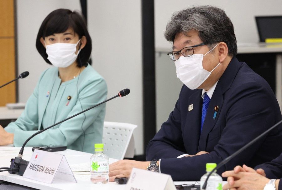 Japanese Education Minister Koichi Hagiuda (right) speaks at a meeting of the IOC Coordination Commission for the Tokyo 2020 Olympics in Tokyo on 19 May 2021. (Yoshikazu Tsuno/AFP)