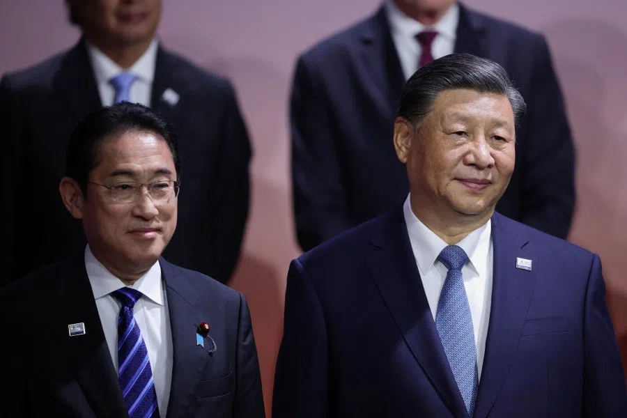 Japan's Prime Minister Fumio Kishida and Chinese President Xi Jinping pose for a family photo during Asia-Pacific Economic Cooperation (APEC) CEO Summit in San Francisco, California, US, 16 November 2023. (los Barria,Reuters)