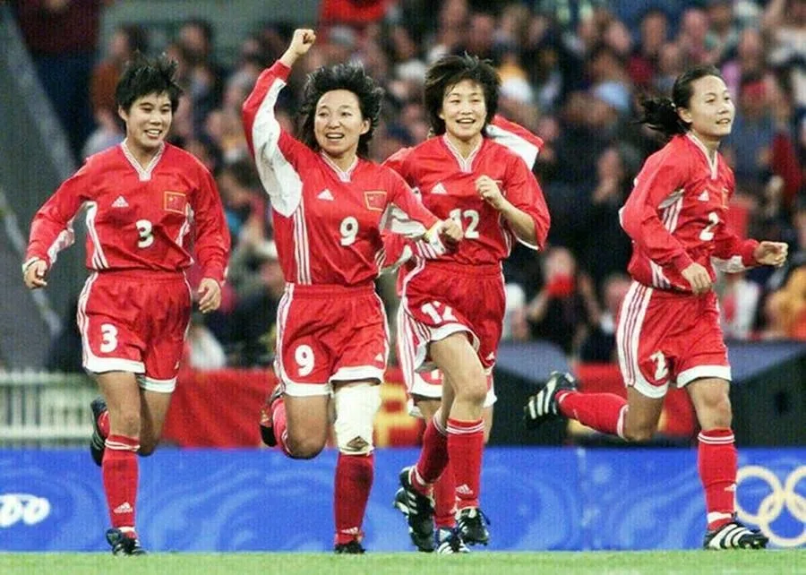 Sun Wen (second from left) was a key player in China’s women’s football team in the 1990s and early 2000s.