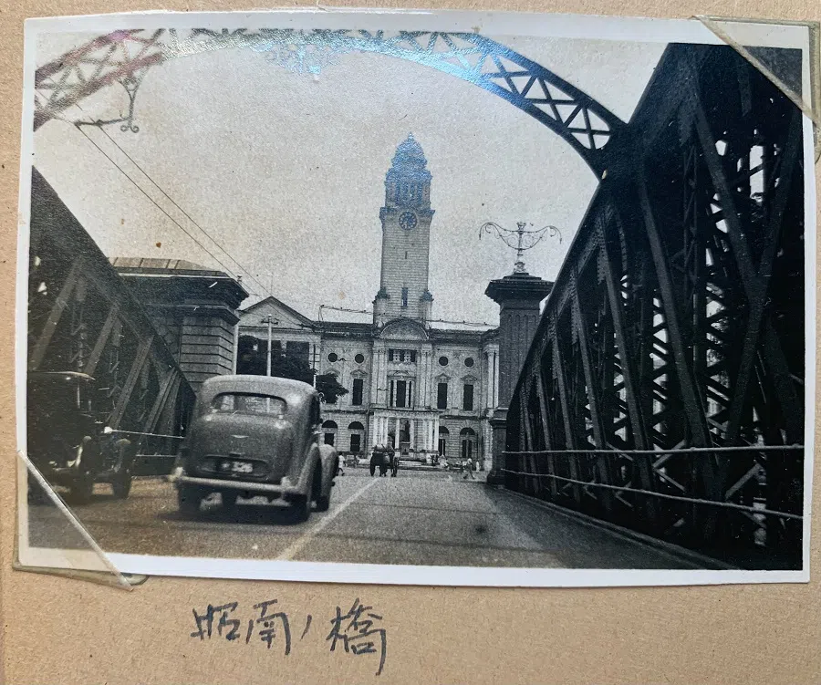 Anderson Bridge with Victoria Theatre and Concert Hall in the background, Singapore, late 1942.