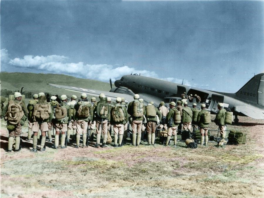 22 December 1944, Mangshih, Yunnan - The 8th Army soldiers of the Chinese Expeditionary Force wait to board the US C-47 transport carrier at Mangshih Airport, which will take them to the eastern frontline. Meanwhile, the Chinese Expeditionary Force had captured Tengchung (Tengchong) and Lungling, killing all the Japanese in Tengchung city. With these critical victories, and from this time on, Japanese troops were all defeated. Less than one month after this picture was taken, the Chinese Expeditionary Force from India and the Expeditionary Force from Yunnan met in Mangyou city in a final victory.