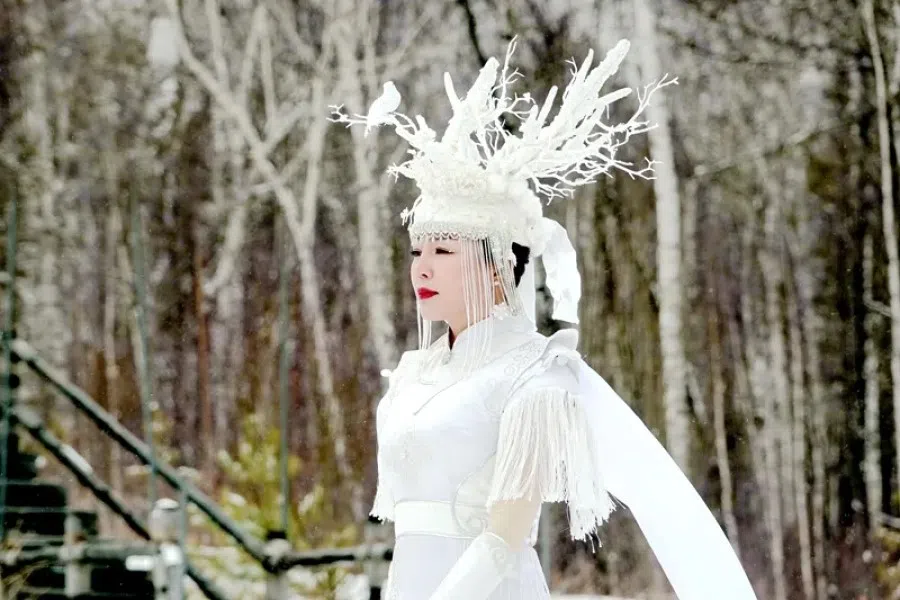 Du Bo, director of the Cultural and Tourism Bureau of Tahe county in Heilongjiang, came under fire for her video, which netizens said was self-promotional. (Internet)