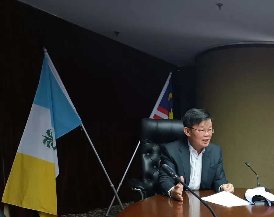 Penang Chief Minister Chow Kon Yeow talks about the development of Penang’s semiconductor industry during an interview by Lianhe Zaobao. (Provided by interviewee)