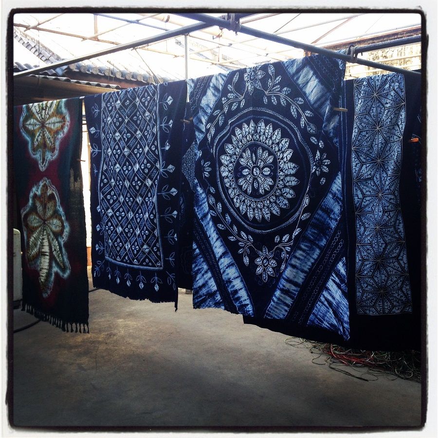 Tie dyed fabrics, of the Bai ethnic minority, hang in the old village of Zhoucheng (周城村) at the foothills of Cangshan mountain in Yunnan.