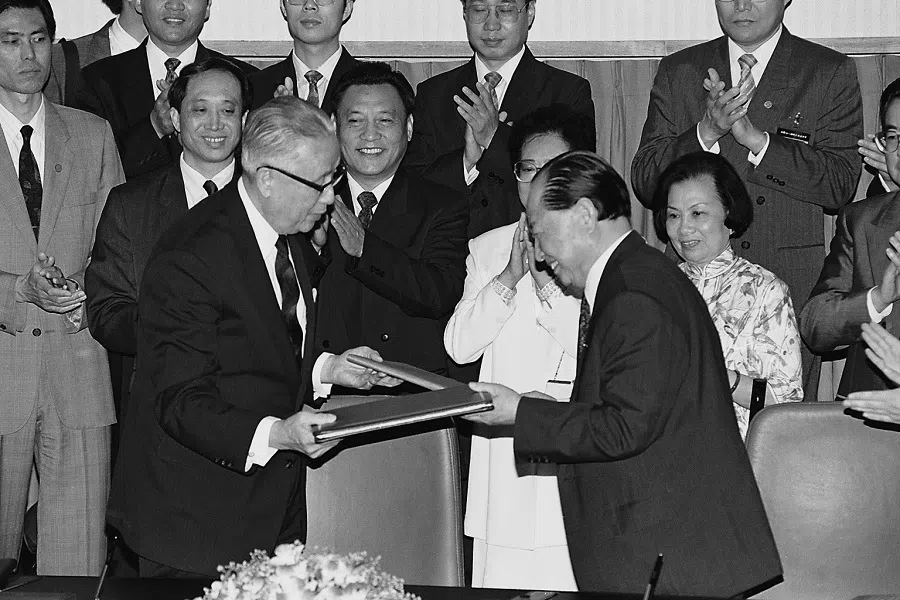 China and Taiwan signed historic pacts in Singapore after negotiators decided to defer discussions on unresolved problems preventing closer economic cooperation between them to future meetings. Koo Chen-fu (left) and Wang Daohan exchanging the signed documents on 29 April 1993. (SPH Media)