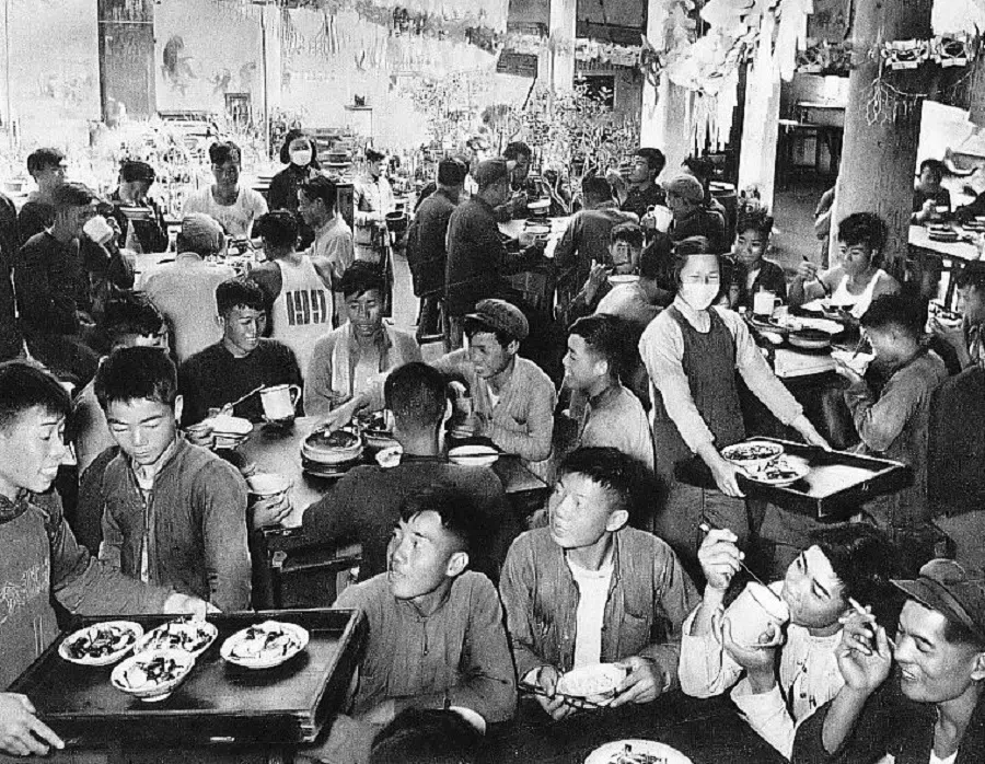 A people’s commune canteen during the Great Leap Forward. (Wikimedia)