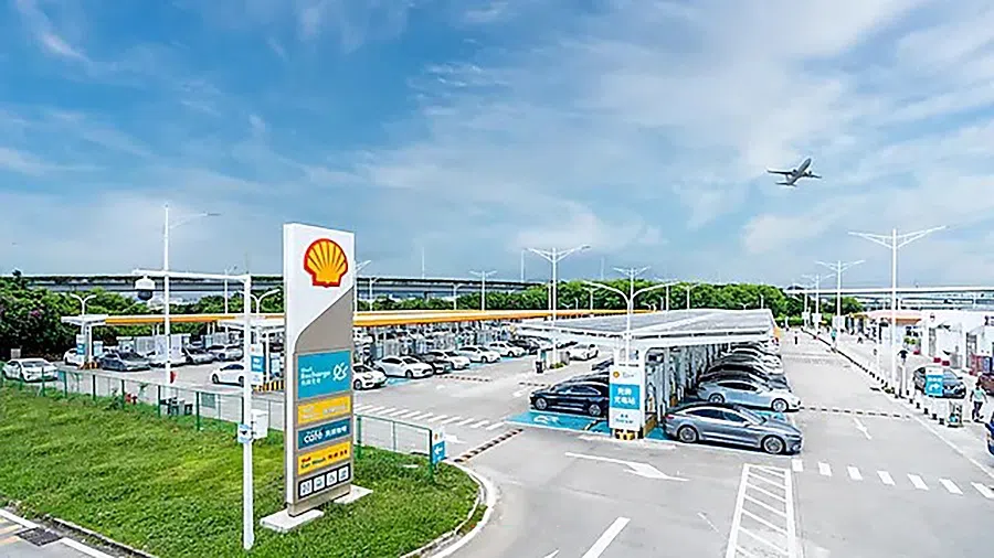 Shell’s largest EV station, located 2.5 km from Shenzhen Airport, has 258 fast chargers and its solar panels generate 300,000 kWh of renewable electricity per year for charging. (Shell)