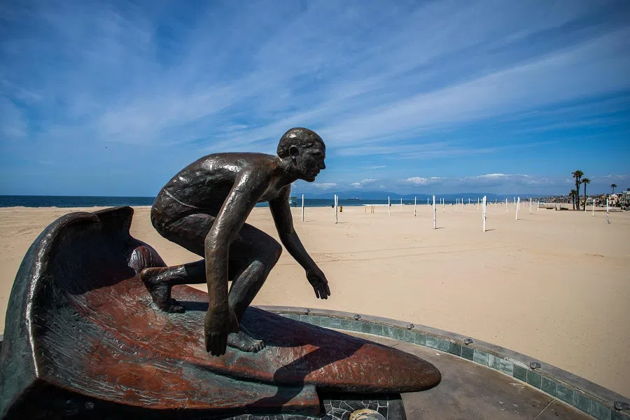 Hermosa Beach is pictured empty in California on 28 March 2020. (Apu Gomes/AFP)